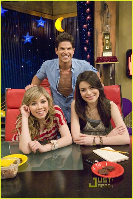 Will There Be an 'iCarly' Season 4? What the Cast Said