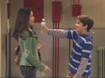 In the pilot episode, Carly is given back her water bottle by Freddie, her neighbor and BFF, who is in love with her.