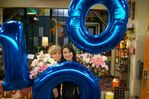 Jennette, Miranda, bouquets, and balloons