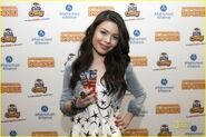 234px-Miranda-cosgrove-chewy-charming-07