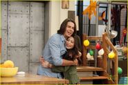 Miranda-cosgrove-icarly-hot-room-09