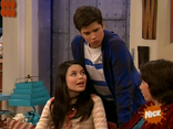 Freddie leaning close to Carly in "iCook."