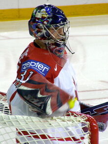 Goaltender mask - Wikipedia