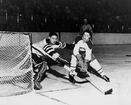 11Mar1956-Sawchuk Beliveau.jpg (97 KB) Béliveau battles with Sawchuk, March 11, 1956.