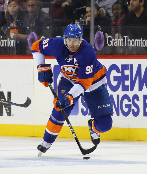 John Tavares has concussion, knee injury; likely to miss series