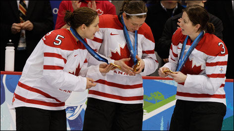 Natalie Spooner, with fellow Canadian women's Olympic hockey