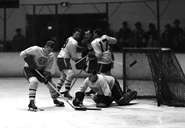 1940-41-Getliffe Singbush Graboski Gardiner.jpg (209 KB) Ray Getliffe, Alex Singbush, Tony Graboski and goalie Bert Gardiner in 1940-41 action.