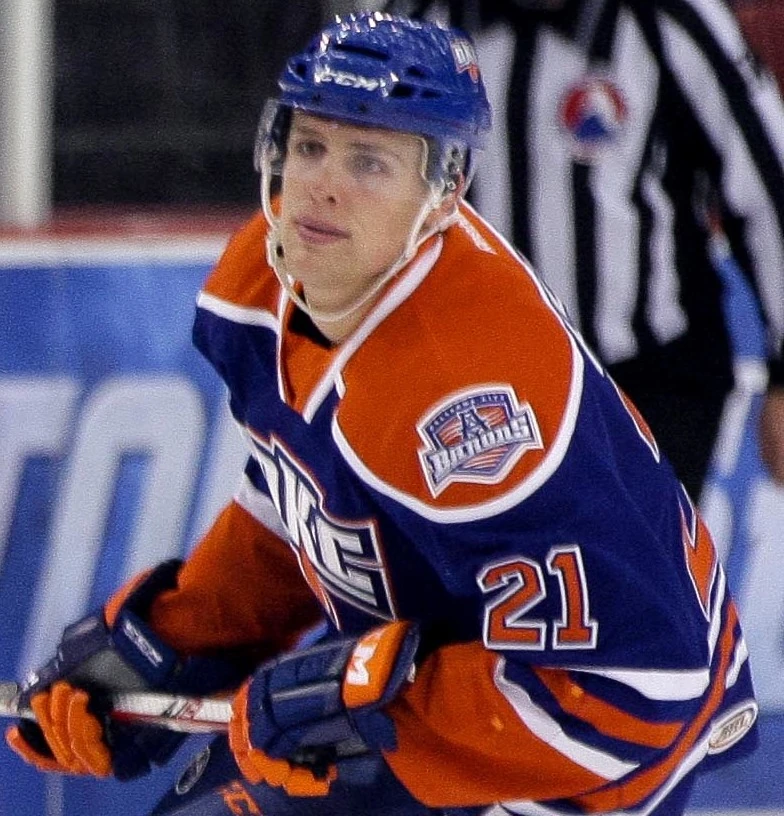 Hockey house. How to play hockey. Hockey house. Зу хаус хоккей. Хоккей фэмили кэмп.