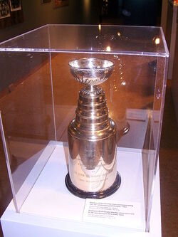 O'Brien Trophy (ice hockey) - Wikipedia