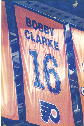 Bob Clarke Philadelphia Flyers autographed #16 Jersey Hall of Fame