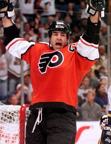 Flyers retire Hall of Fame center Eric Lindros' No. 88