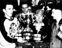 Flin Flon captain Ted Hampson receives the Memorial Cup.