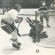 1974-Apr15-Game5-Sentes-Cheevers