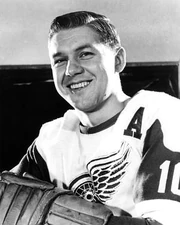 Alex Delvecchio, 24 seasons with Detroit
