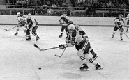 Ulf Nilsson, Gerry Odrowski, Anders Hedberg, Robbie Ftorek, Bobby Hull in 1974-75 action.