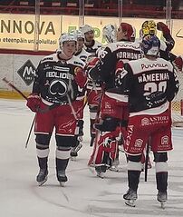 Ässät celebrating a regular season victory against Jukurit on 15 October 2022