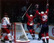 Lemieux & Gretzky celebrate the winning goal