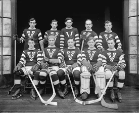 Clark, standing far right, with the 1913–14 .