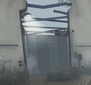 Puerta del oeste, entre la chatarrería y las ruinas cerca de la Cabaña