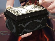 Appearance changes from the Mystic Flame costume (Closed).