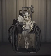 Sculptor Rolls 4-Sided Dice Emote