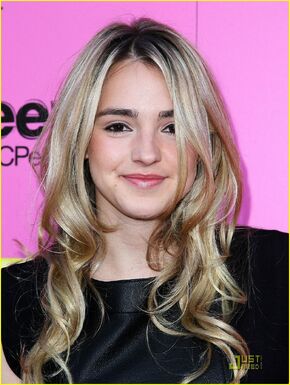 Katelyn-tarver-yh-awards-02