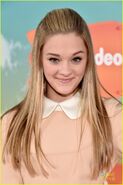 Lizzy-greene-nrdd-bros-2016-kids-choice-awards-04