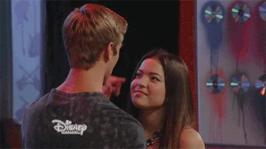 Logan moves Jasmine's hair out the way, to kiss her 😊