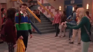 Jasmine and Logan holding hands 💖💜