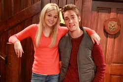 Lindy And Logan Gallery I Didn T Do It Wiki Fandom