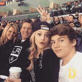 Olivia-holt-ice-hockey-game-with-family - 1