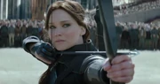 Katniss celująca do Snowa.