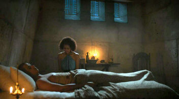 Missandei veglia su Verme Grigio