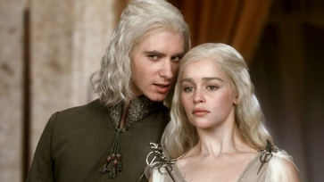 4emilia-clarke-harry-lloyd-2011-game-of-thrones-winter-is-coming-01