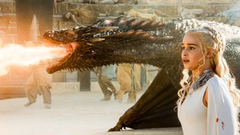 Daenerys salvata da Drogon.