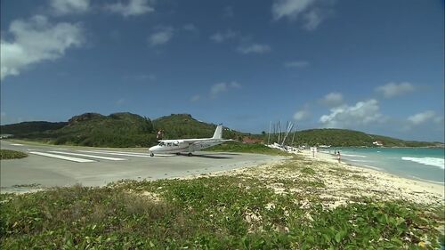 Screenshotter--YouTube-Saint-BarthlmyLaBelleetlavion-Documentaire-3’11”