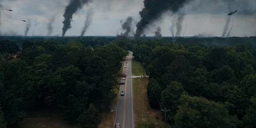 Screenshotter--StrangerThingsE9ChapterNineThePiggyback-110’28”