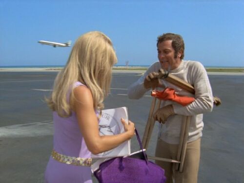 Persuaders Ep2 Caravelle loin