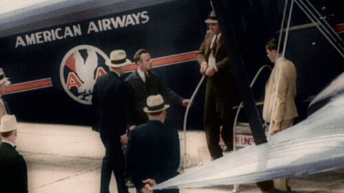 EP2 AA machinegunkellyinhandcuffsdisembarkingfromamericanairwaysplane2251