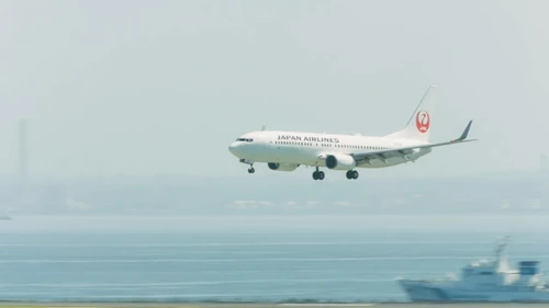 Angel Flight JAL 737-846