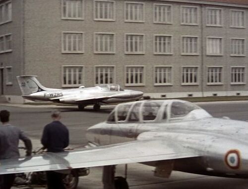 AVION CA UNPARI