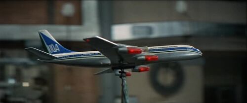 ClanSic DC-8 toy
