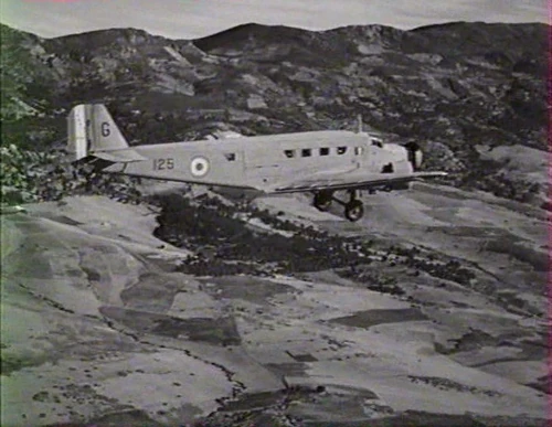 Le Paradis des pilotes perdus Movie Plane Database Wiki Fandom