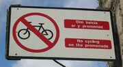 Welsh bilingual cycling sign