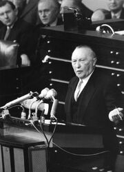 Bundesarchiv B 145 Bild-F002449-0027, Bonn, Bundestag, Pariser Verträge, Adenauer (1)