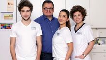 Die-schauspieler-jascha-rust-michael-trischan-arzu-bazman-und-anita-vulesica-das-pflegepersonal-der-ard-serie-in-aller-freundschaft-