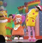 里奈和佳佳，摄于2003年8月。