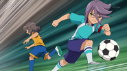 Saewatari running past Shindou.