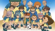 Raimon ancien.jpg (350 kio) L'équipe de Raimon, telle qu'elle apparait lors de la seconde version du générique d'ouverture de la série Inazuma Eleven