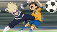 Aoyama golpeado por Dorimu